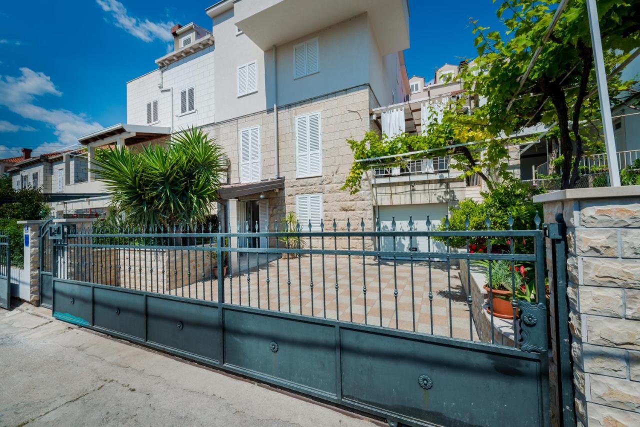 Superior Stunning Apartment Gravosa With A Free Parking دوبروفينك المظهر الخارجي الصورة