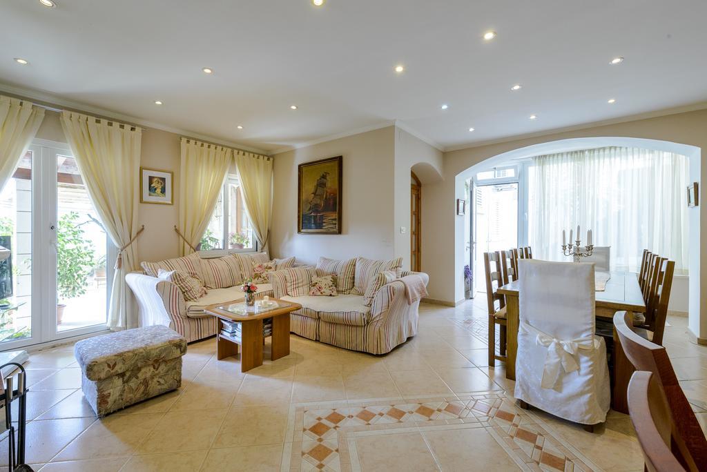 Superior Stunning Apartment Gravosa With A Free Parking دوبروفينك المظهر الخارجي الصورة