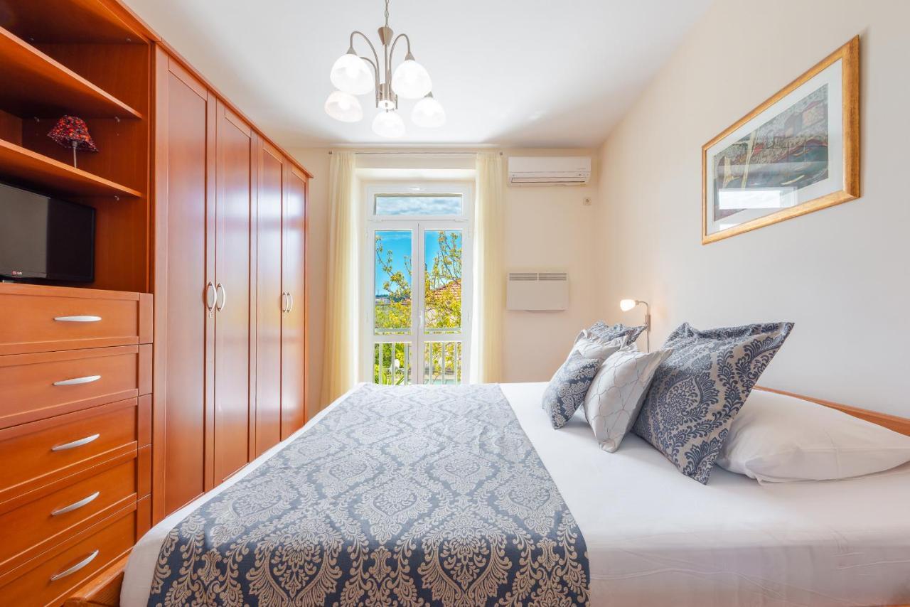 Superior Stunning Apartment Gravosa With A Free Parking دوبروفينك المظهر الخارجي الصورة
